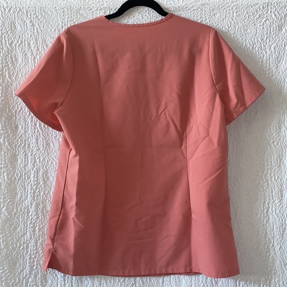 FIGS Technical Collection Catarina One-Pocket Scrub Top - Picture 5 of 8